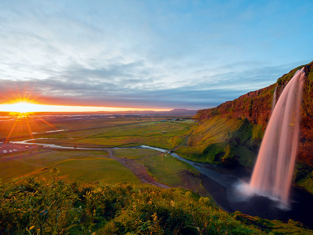 Sunet Iceland waterfall