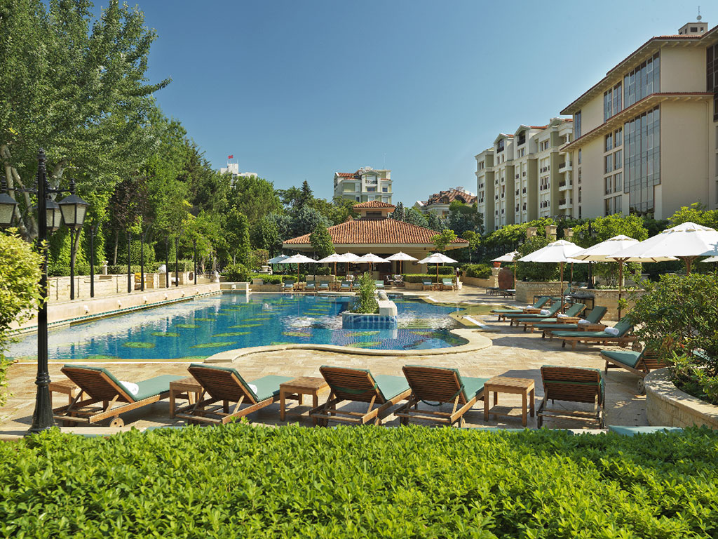 The Grand Hyatt Istanbul's pool offers a relaxing spot in the sunshine. There is also a poolside café and bar that opens during the summer months