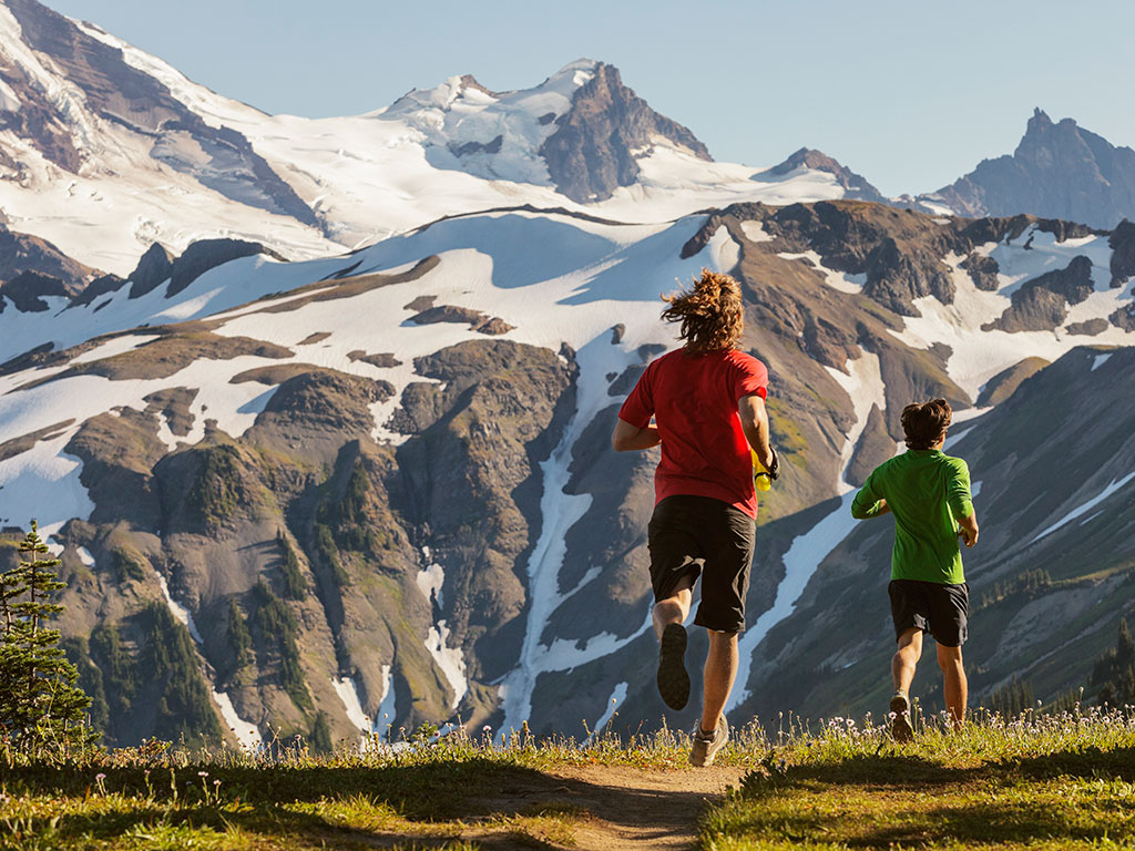 Grand to Grand Ultra - Runners on the Skyline Divide in the North Cascades