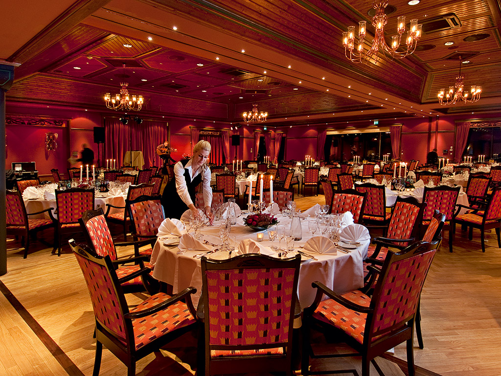 Holmenkollen Park Hotel Rica offers guests a first rate sleeping and dining facilities. The hotel staff team boasts some of Norway's best chefs