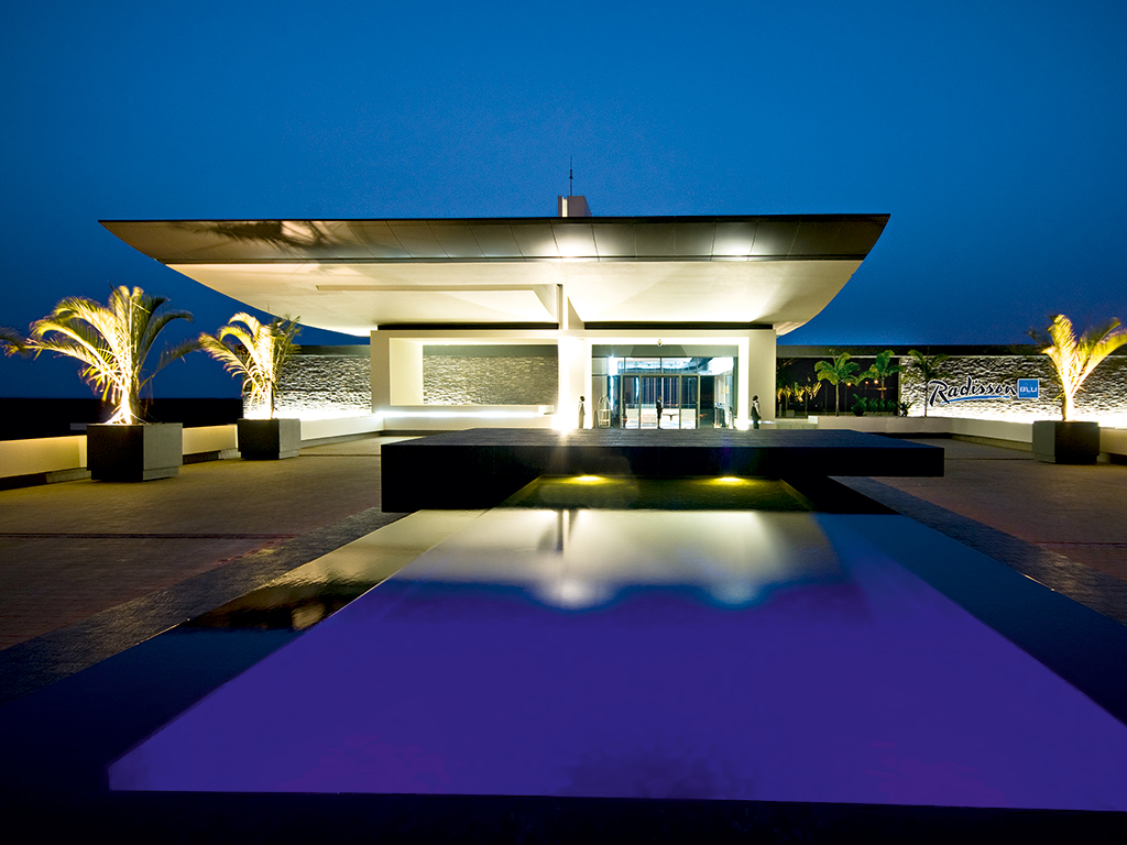 The luxurious Radisson Blu Hotel, Dakar is situated against the stunning backdrop of the Atlantic Ocean